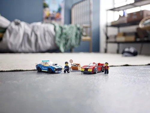 Miniatura 4 de LEGO City Police Highway Arrest 60242 Juguete policial, divertido juego de construcción para niños (185 piezas)