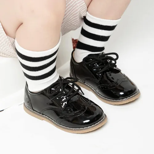 Miniatura 54 de KIDSUN Zapatos de vestir para niño y niña, cómodos zapatos Oxford con cordones para uniforme escolar, mocasines planos (bebé/niño pequeño) E-negro