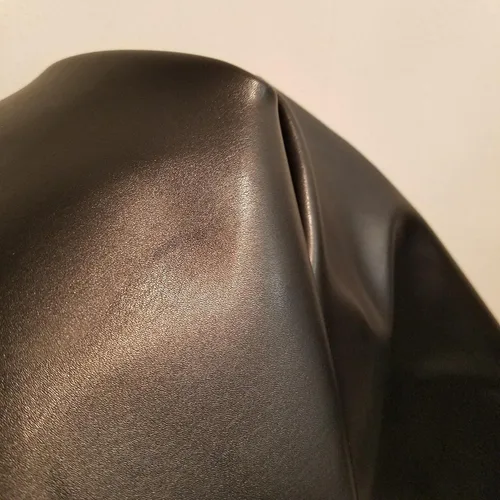 Miniatura 3 de NAT Leathers™ Piel sintética sintética negra suave de poliuretano {Vegano aprobado por Peta} por The Yard sintético de napa de 0.035 in 1