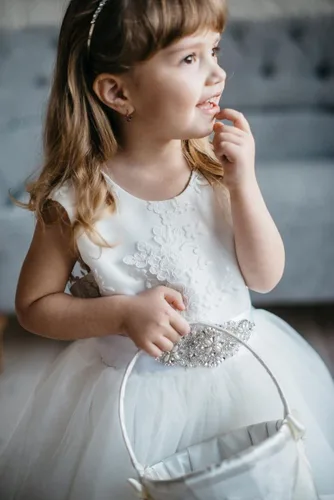Miniatura 5 de Juego de almohada y cesta de anillo de marfil Colección de encaje niña de flores y cesta de bienvenida para invitados, cestas de boda hechas a