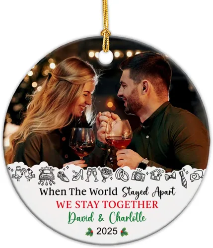 Miniatura 22 de Adorno de cerámica personalizable con texto en inglés «Our First Christmas Together As Mr and Mrs 2024», adorno personalizado para parejas recién