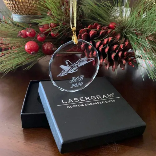 Miniatura 2 de LaserGram Adorno de Navidad de vidrio personalizado, tía más grande del mundo, idea de regalo grabada con láser personalizada (forma redonda)