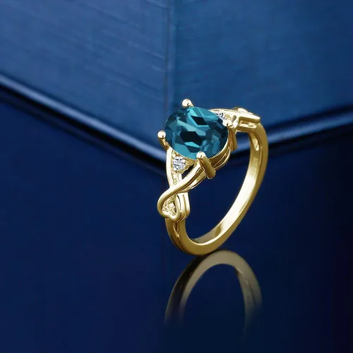 Miniatura 4 de Gem Stone King Anillo de plata chapada en oro amarillo de 18 quilates con topacio azul Londres y topacio blanco para mujer