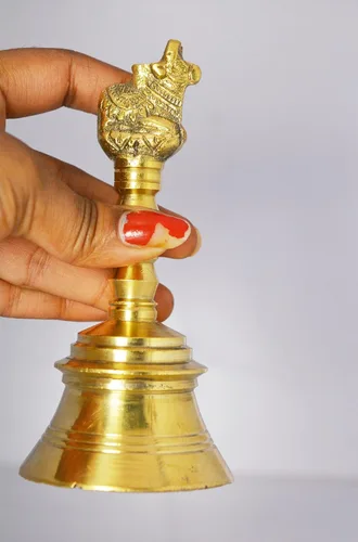 Miniatura 4 de Campana de latón para campana de templo Ghanti de 4.75 pulgadas, campana de Pooja de latón con estatua de Nandi en la parte superior, cascabel