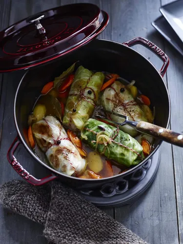 Miniatura 2 de Staub Cocotte Redonda de Hierro Fundido de 5.5 cuartos - Grenadine, Hecho en Francia Granadina