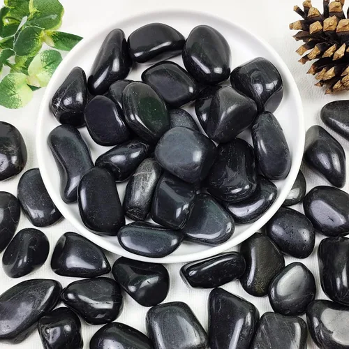 YISZM - Piedras negras para plantas, 2 libras, rocas naturales de río pulidas de 1-2 pulgadas de alto para paisajismo, piedras decorativas para
