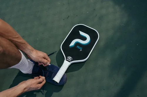 Miniatura 4 de Peak Pro USA Pickleball - Pala de pickleball aprobada por Peak Pro USA - T700 de fibra de carbono cruda con agarre acolchado, 0.63 pulgadas