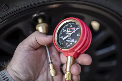 Miniatura 8 de ARB ARB505 Kit de desinflador 10-60 PSI - Medidor de presión de neumáticos, kit de reducción rápida de aire para todoterreno con bolsa