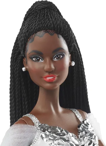 Miniatura 3 de Barbie Signature 2021 - Muñeca navideña (12 pulgadas, cabello trenzado moreno) en vestido plateado, con soporte para muñeca y certificado