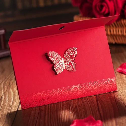 Miniatura 3 de Hosmsua 50 tarjetas de invitaciones de flora de encaje cortado con láser rojo con mariposa dorada y sobres para despedida de soltera, boda