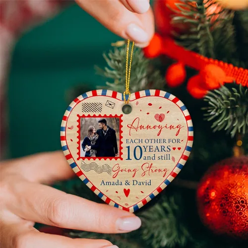 Miniatura 3 de Adorno de Navidad personalizado con foto de pareja 2025 con cualquier imagen, adorno de Navidad molesto, carga cualquier foto, adorno de cerámica
