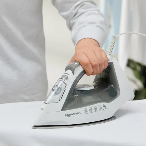 Miniatura 6 de Amazon Basics – Plancha de vapor de 1200 W, 10”, con suela de teflón antiadherente, tanque de agua de 5 fl oz (150 ml), apagado automático