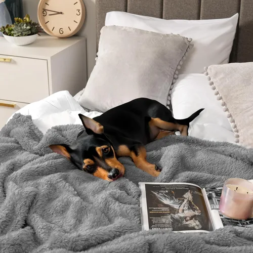 Miniatura 7 de PAVILIA - Manta de sherpa para sofá, gris esponjosa y cálida, manta de felpa suave para cama, acogedora, súper suave y ligera, manta decorativa