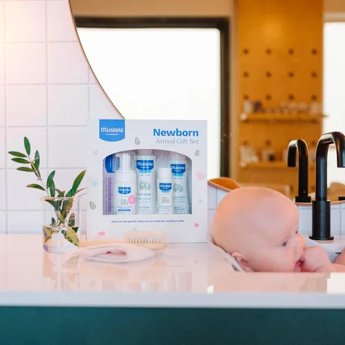 Miniatura 3 de Mustela Set de regalo para recién nacidos, productos esenciales para el cuidado de la piel y el baño para bebés, natural y a base de plantas, juego