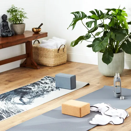 Miniatura 4 de Manduka Bloque de yoga – Bloque de corcho de grano fino, equipo de yoga, accesorio de gimnasio en casa, herramienta de pilates, ligero para viajes