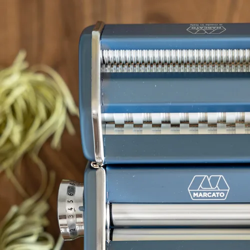 Miniatura 5 de Marcato Hecho en Italia Atlas+Máquina de pasta, azul polvo. Rodillos de acero cromado y aluminio, doble cortador para lasaña, fettuccine y Azul