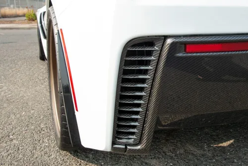 Reemplazo para todos los modelos Chevrolet Corvette C7 2014-2019 | GM Factory XL - Par de protectores contra salpicaduras laterales traseros de