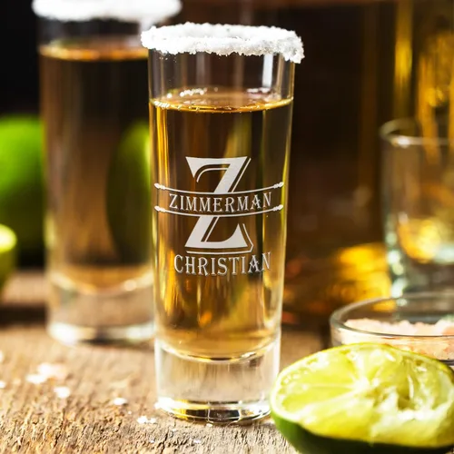 Miniatura 5 de Juego de 4 vasos personalizados de 2 onzas grabadas con nombre, parte inferior amarilla con texto personalizado para bodas, recuerdos de fiesta