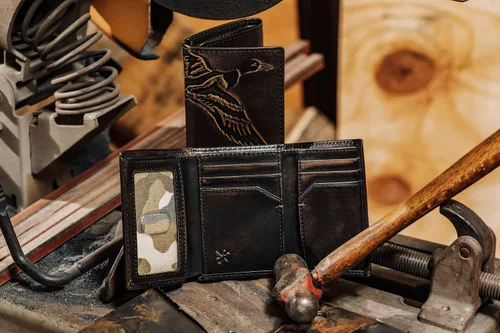Miniatura 13 de House of Jack Co. Billetera triple Trifold de cuero para hombre Piel de vaca de grano completo con acabado pulido a mano Cartera