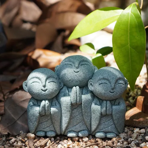 Miniatura 8 de OwMell Estatua de monje japonés de Jizo, figura de Buda Jizo, estatua conmemorativa del acuario, adorno de flores de hierro