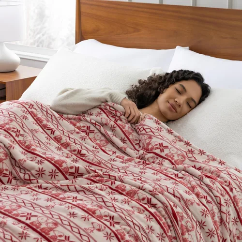 Miniatura 6 de Berkshire Peanuts® VelvetLoft® - Manta de felpa de Snoopy con bonito personaje, acogedora manta Fairisle Crimson Neutral, manta de 55 x 70 pulgadas