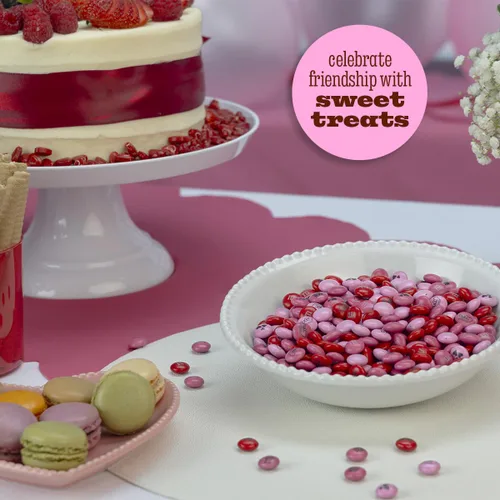 Miniatura 5 de M&M'S WORLD Galentine's Day - Caramelos de chocolate, 2 libras, celebra el amor con tu Galentine, regalo único para amigos, solteros y fiestas, crea