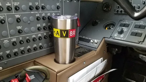 Miniatura 8 de Pilot Expressions AV8R Taxiway Sign - Vaso aislado de acero inoxidable