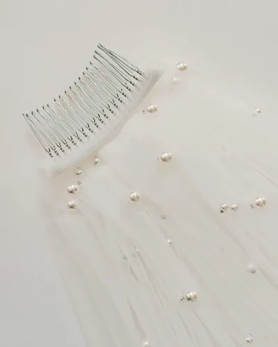 Miniatura 6 de SWEETV Velo de novia de 1 nivel de perla con borde de corte de peine largo capilla