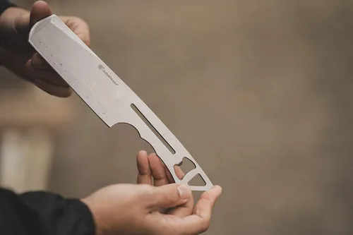 Miniatura 4 de Smith & Wesson Productos de lanzamiento Bullseye con diseño de acero inoxidable de tang completo y fundas protectoras de nylon para recreación