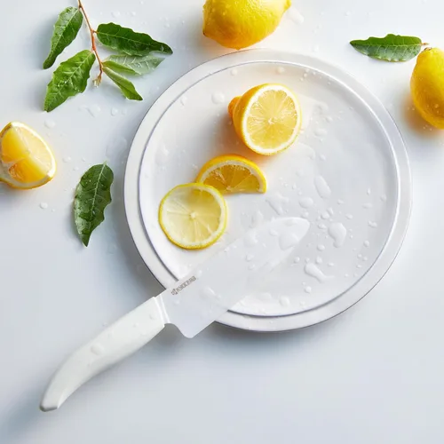 Miniatura 2 de Cuchillo Santoku de la marca Kyocera Advanced Ceramic y de la serie Revolution con 5 1/2 pulgadas, hoja blanca, 5.5 pulgadas, Mango blanco