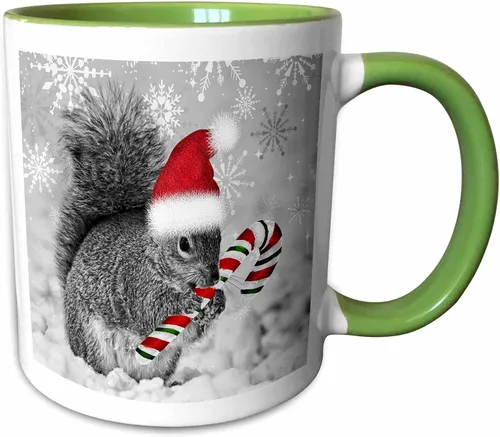 Miniatura 12 de 3dRose Esta linda ardilla navideña tiene un bastón de caramelo y un sombrero de Santa en el paisaje invernal cubierto de nieve. Taza negra de dos