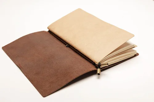 Miniatura 5 de WANDERINGS Cuaderno A5 Travelers hecho a mano, de cuero auténtico, 6 x 8.5 pulgadas, diario de viaje recargable con soporte para bolígrafo