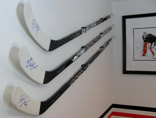 Soporte de exhibición/colgador de palo de hockey ideal para cualquier pared del hogar u oficina