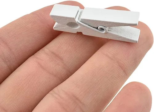 Miniatura 29 de HAHIYO Pinzas para ropa de madera doradas, mini pinzas para la ropa, no se deshacen de 1 pulgada de largo, paquete de 80 resortes resistentes