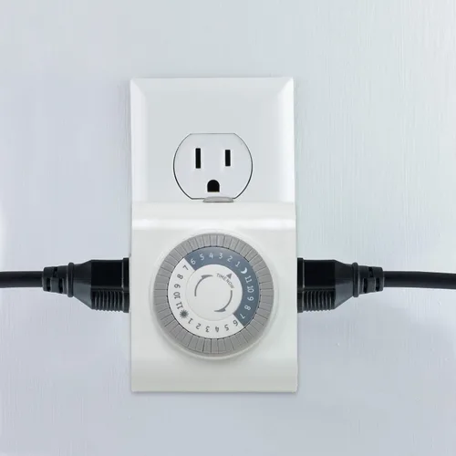 Miniatura 8 de GE Temporizador de salida a tierra mecánico, enchufes dobles con 3 puntas, ciclo de 24 horas, uso en interiores para luces, lámparas, ventiladores