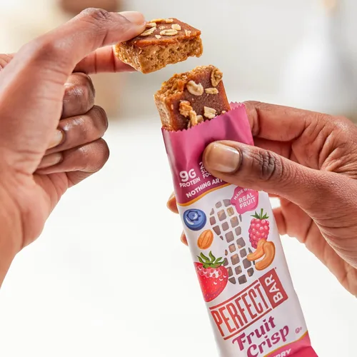 Miniatura 6 de Perfect Bar - Barra de proteínas con crujiente de frutas, frutos rojos mixtos y mantequilla de nueces, snack de proteínas, sin gluten, sin soya, sin