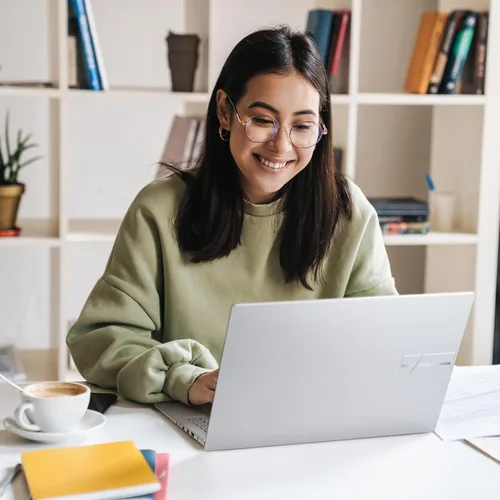 Miniatura 9 de ASUS Vivobook 16 Laptop, pantalla WUXGA de 16" a 60Hz, Intel Core i7-13620H, Intel UHD Graphics, 16 GB de RAM, SSD de 512 GB, Windows 11, plata