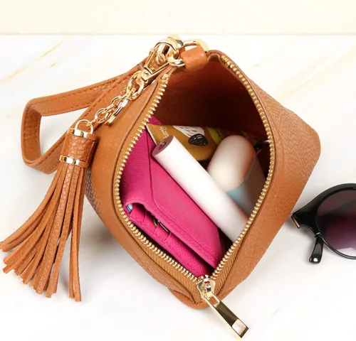 Miniatura 5 de Bolso de mano triangular de cuero vegano Bolsa de cóctel de noche piramidal correa desmontable y dije de borla talla única
