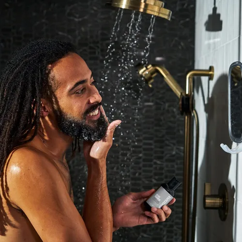 Miniatura 8 de Kit de cuidado de barba MANSCAPED® incluye champú y bálsamo hidratantes ultra premium, cepillo suave, peine y tijeras de precisión para el aseo