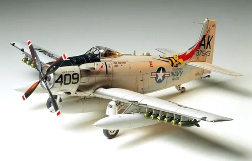 Miniatura 3 de Tamiya Modelos Douglas A-1H Skyraider Kit de modelos, edades 12
