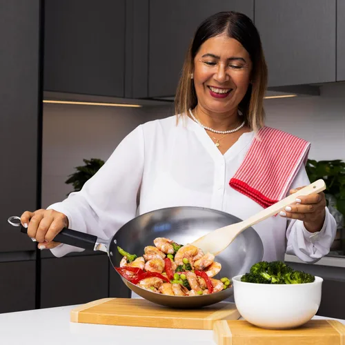 Miniatura 8 de JOYCE CHEN Serie Profesional Sartén Wok de Acero al Carbono de 12 Pulgadas con Mango Fenólico