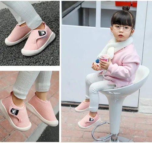 Miniatura 6 de OAISNIT Botas de nieve para bebés y niñas con suela de goma antideslizante, zapatos de invierno con pantuflas casuales de piel de felpa cálida