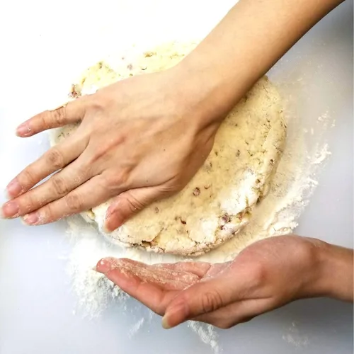 Miniatura 6 de Mezcla de bollos ingleses, arándanos silvestres de Sticky Fingers Bakeries – Fácil de hacer bollos ingleses recién horneados, hace 12 bollos