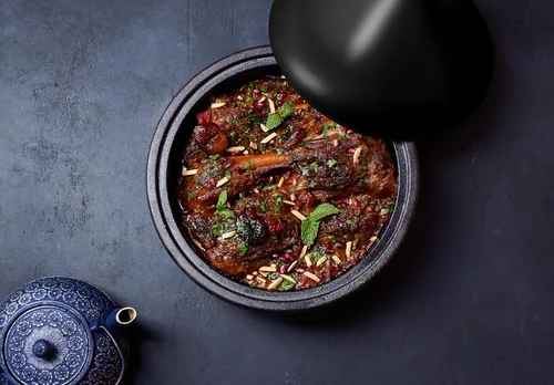 Miniatura 4 de Kook tajín marroquí, olla de cocina de hierro fundido esmaltada, tajín con tapa cerrada cónica de cerámica, 3.3 QT (Negro mate)