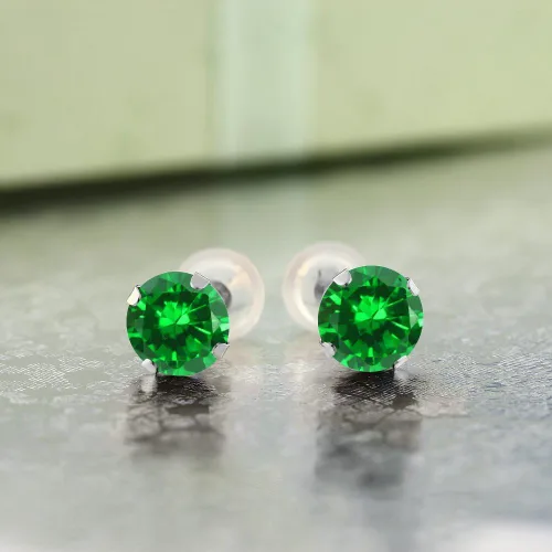 Miniatura 2 de Gem Stone King Aretes de oro blanco de 14 quilates con esmeralda simulada verde (2.00 qt redondo 0.236 in), Metal Gema, esmeralda simulada