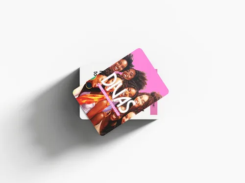 Miniatura 7 de Kinfolk Divas Night Out Brinda por la noche de tus niñas con un animado juego de cartas para beber, compartir sorbos, desafíos y diversión enérgica