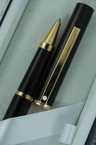 Miniatura 5 de Sheaffer Fabricado en los Estados Unidos, lacado negro con citas de oro de 22 quilates y diario a juego en caja de regalo
