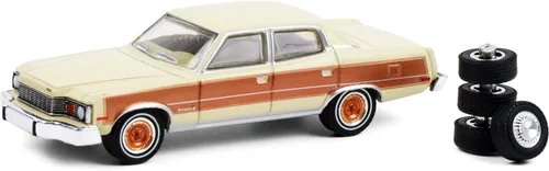 Miniatura 2 de 1978 AMC Matador Barcelona Sand Tan y Golden Ginger con neumáticos de repuesto The Hobby Shop Series 10 1/64 Modelo de automóvil fundido a presión