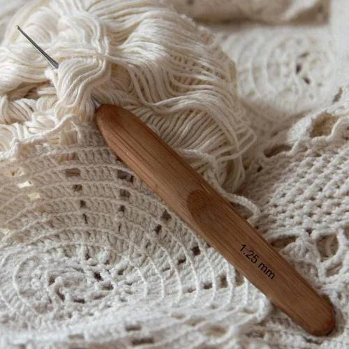 Miniatura 8 de Katech 10 ganchos de ganchillo ergonómicos para ganchillo, mango de madera de bambú, gancho de ganchillo de tamaño pequeño (0.030-0.118 in), hilo
