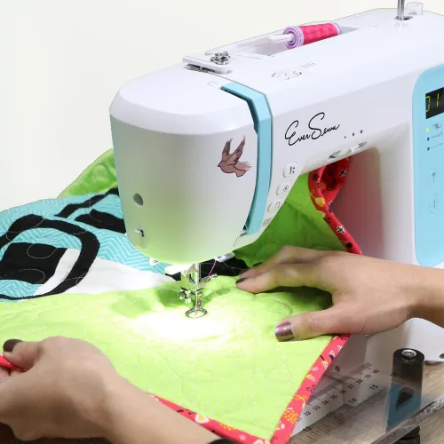 Miniatura 3 de Eversewn Charlotte máquina de coser de 70 puntadas, computarizada